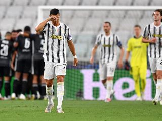 Juventus v Lyon 