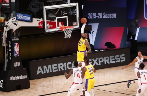 nba-lebron-dunk