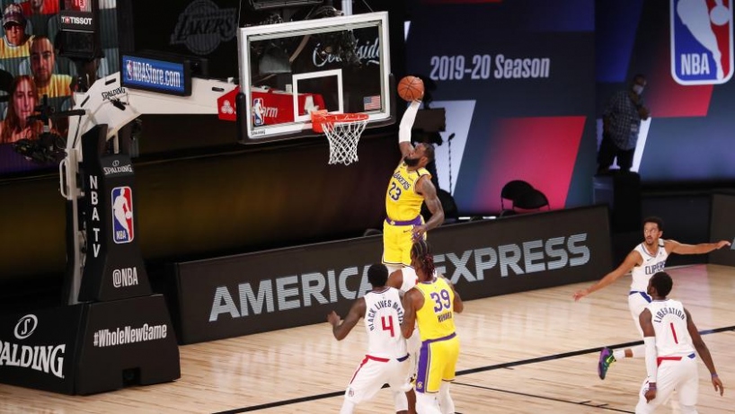 nba-lebron-dunk